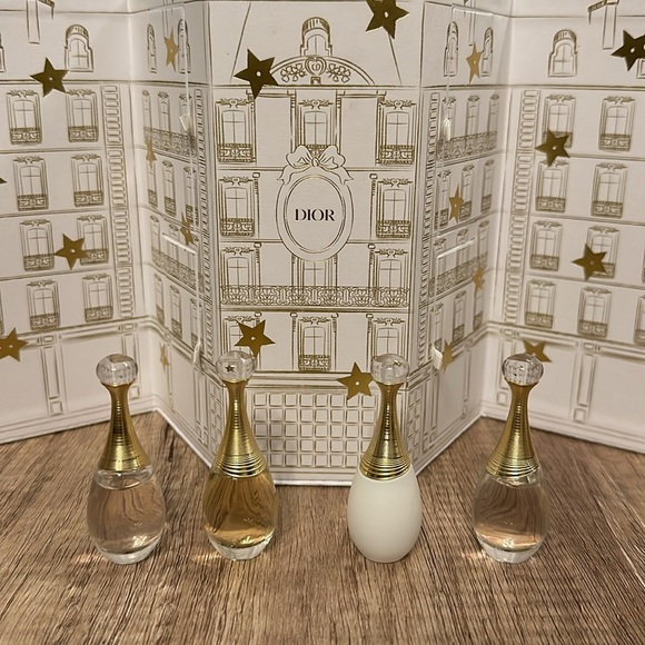 Dior J’adore’s miniature set total of 4 fragrances - Picture 8 of 10